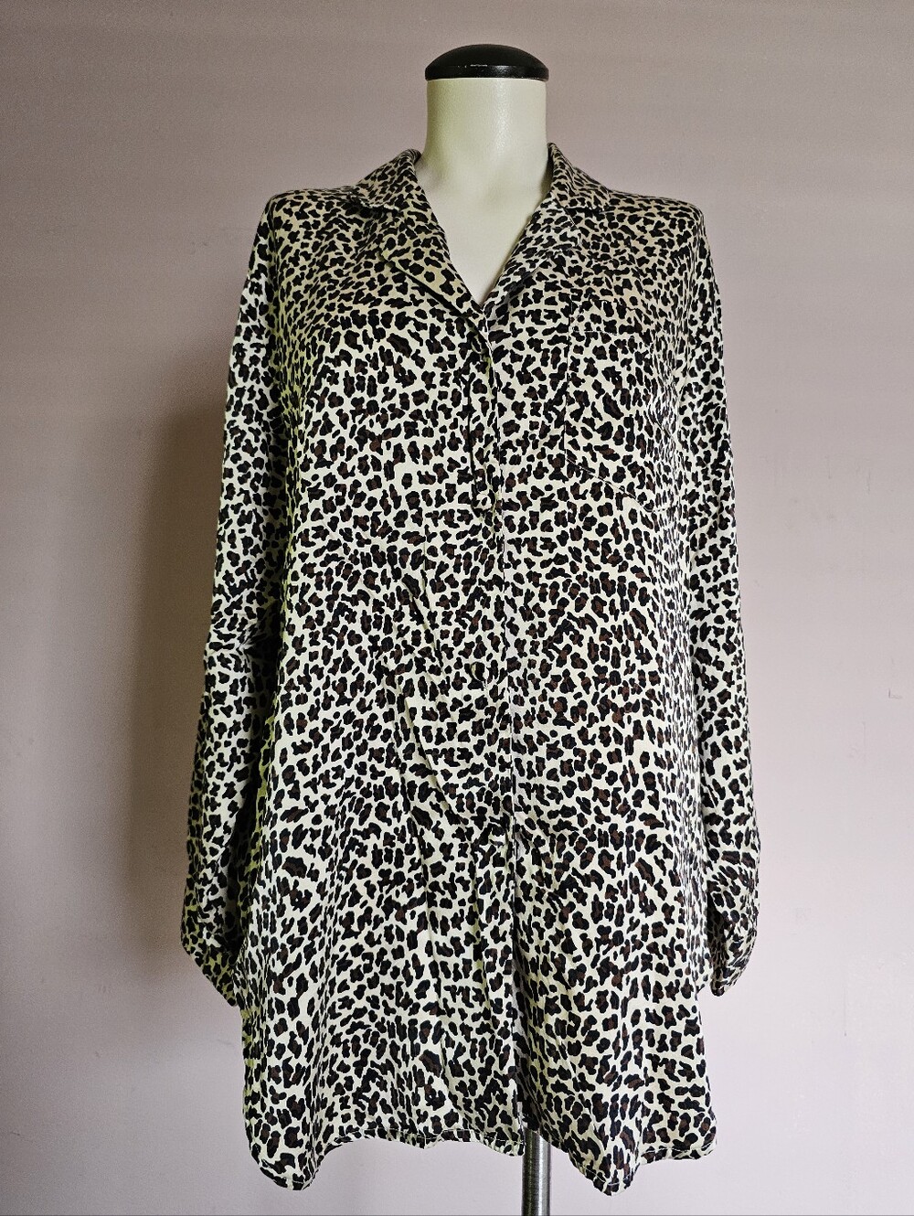 100% Silk For Your Comfort Leopard Button-Up Long-sleeve Pajama Shirt Size M